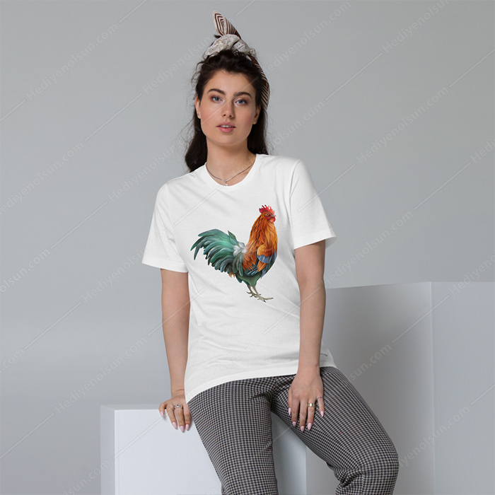 Sanatsal tasarımlı horoz baskı beyaz t-shirt