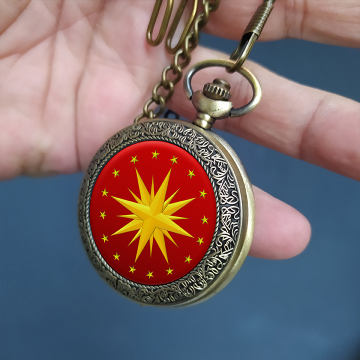Cumhurbaşkanlığı Forsu Köstekli Saat ile Stilinizi ve Bağlılığınızı Taçlandırın!: Cumhurbaşkanlığı ve Vatanseverlik Konusunda İlgisi Olanlar: Cumhurbaşkanlığı ve ülke sevgisi konusunda ilgisi olan birisi için, bu saati anlamlı bir hediye olarak düşünebilirsiniz.