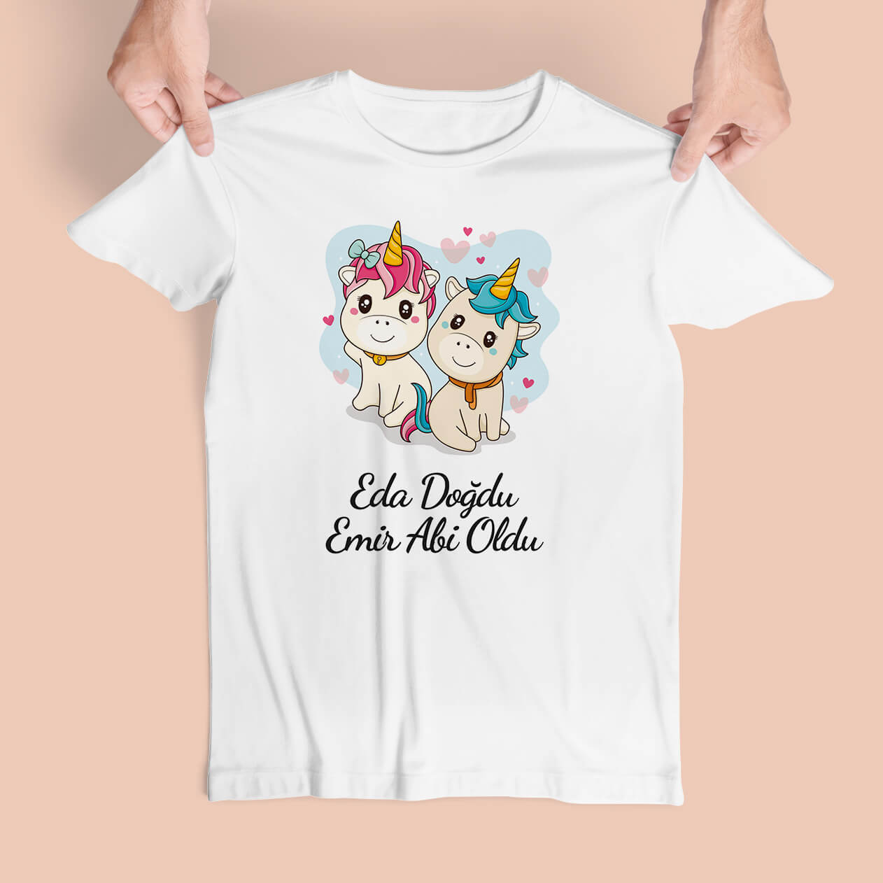 Unicorn Tasarımlı Çocuk Tişörtleri ile çocuklarınızın dünyasında sihirli bir yolculuğa çıkın! Onların hayal gücünü destekleyen, rahat ve şık tasarımlarıyla bu tişörtleri gardırobunuzdan eksik etmeyeceksiniz. Sevimli ve masalsı desenlerle dolu bu tişörtler, çocuklarınıza tarzını yansıtan ve mutlu eden özel bir hediye seçeneği sunar. Şimdi onların hayal dünyasını zenginleştiren Unicorn Çocuk Tişörtlerini keşfedin ve çocuklarınızın gülümsemesini yakalayın!