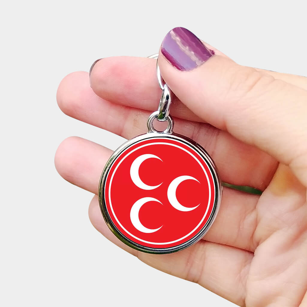Kişiye Özel MHP Logosuyla Üç Hilal ve Kurt Resimli Metal Anahtarlık, milli duygularınızı yansıtan, anlamlı ve şık bir aksesuar olarak her zaman yanınızda olacak.