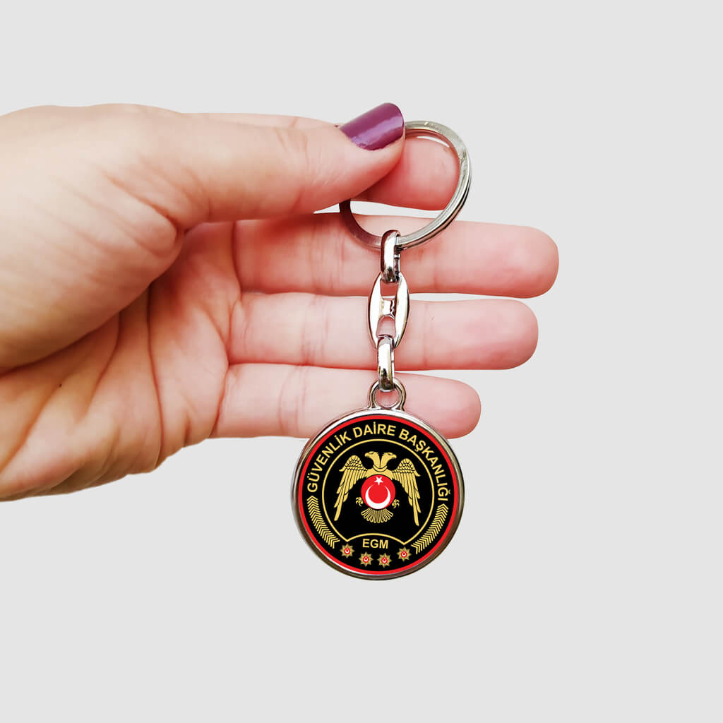 Güvenlik Daire Başkanlığı logosu baskılı yuvarlak anahtarlık, hem iş hayatınızda hem de günlük yaşamınızda stilinizi yansıtırken, aynı zamanda anlam dolu bir hediye seçeneği sunmaktadır!