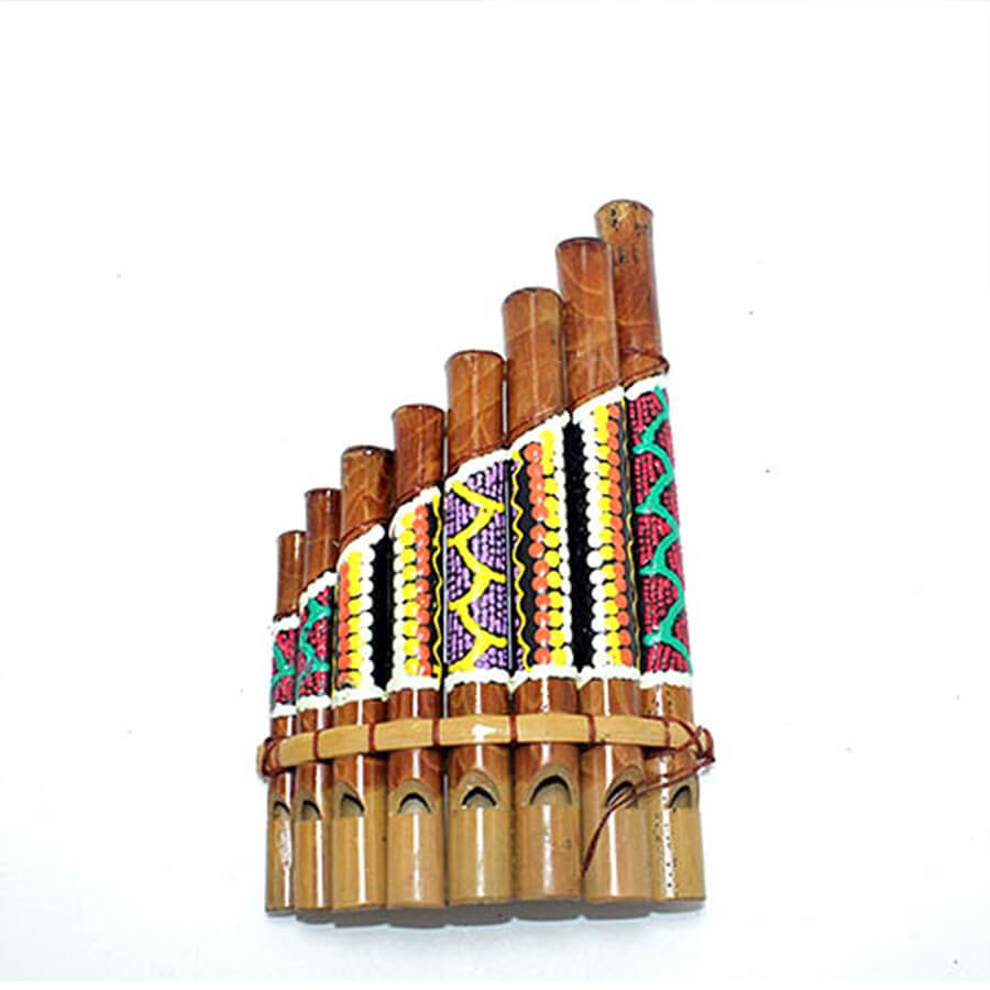 Bambu Batikli Pan Flüt Repot-7, şık batik desenleri ve doğal bambu malzemesiyle müziği yeniden keşfetmenizi sağlıyor. 20x10 cm ölçülerindeki kompakt yapısı, taşımasını kolaylaştırırken, ergonomik tasarımı uzun süreli kullanımlarda rahatlık sunar. Hem görsel hem de işitsel açıdan mükemmel bir deneyim arayanlar için ideal bir seçenektir.