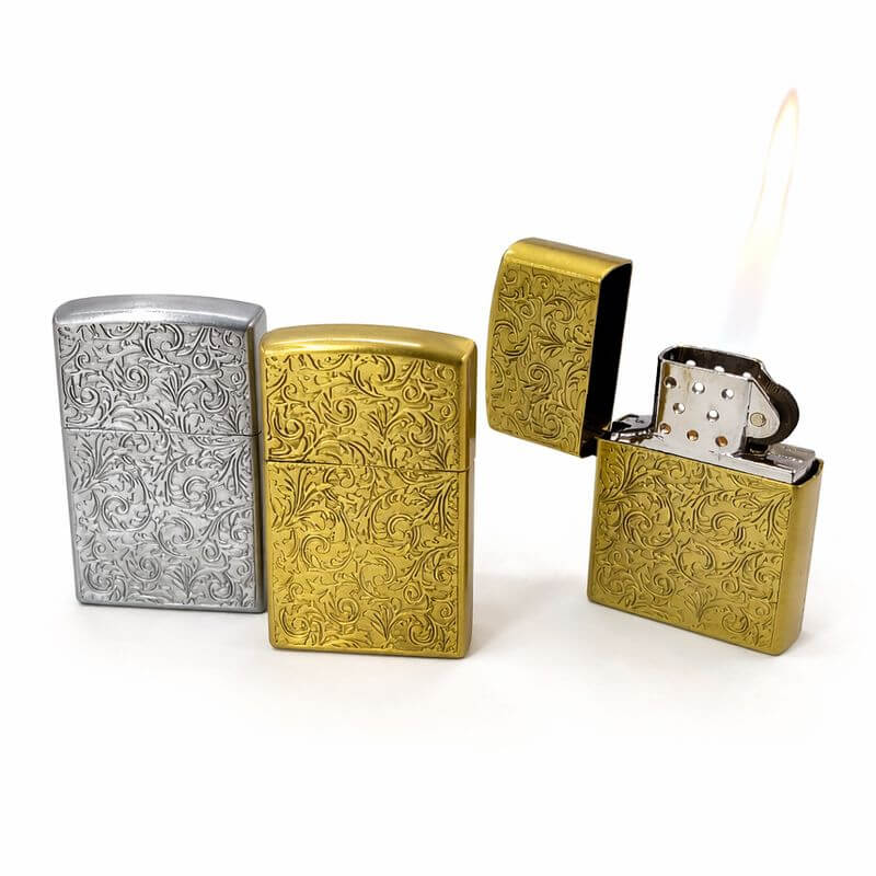 Kabartmalı Metal Çakmak – Gold ve Gümüş Renk Seçenekli Şık Tasarım Çakmak